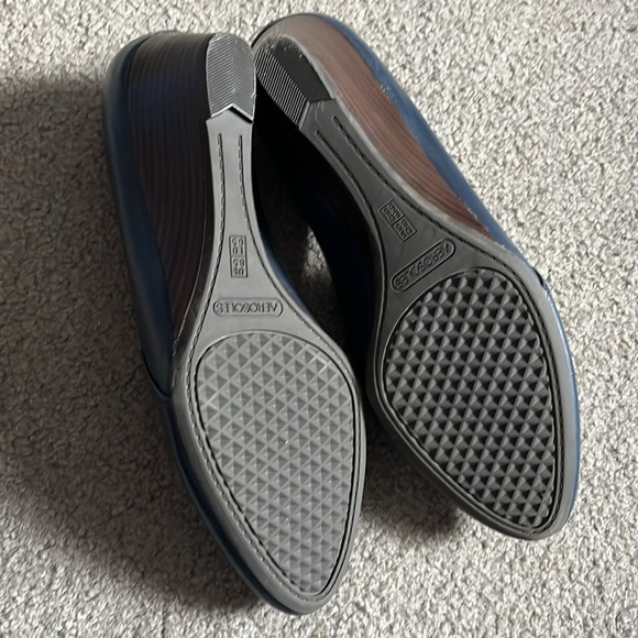NWOT navy blue leather Wedge shoes by Aerosoles, size 8 1/2 - Picture 6 of 7